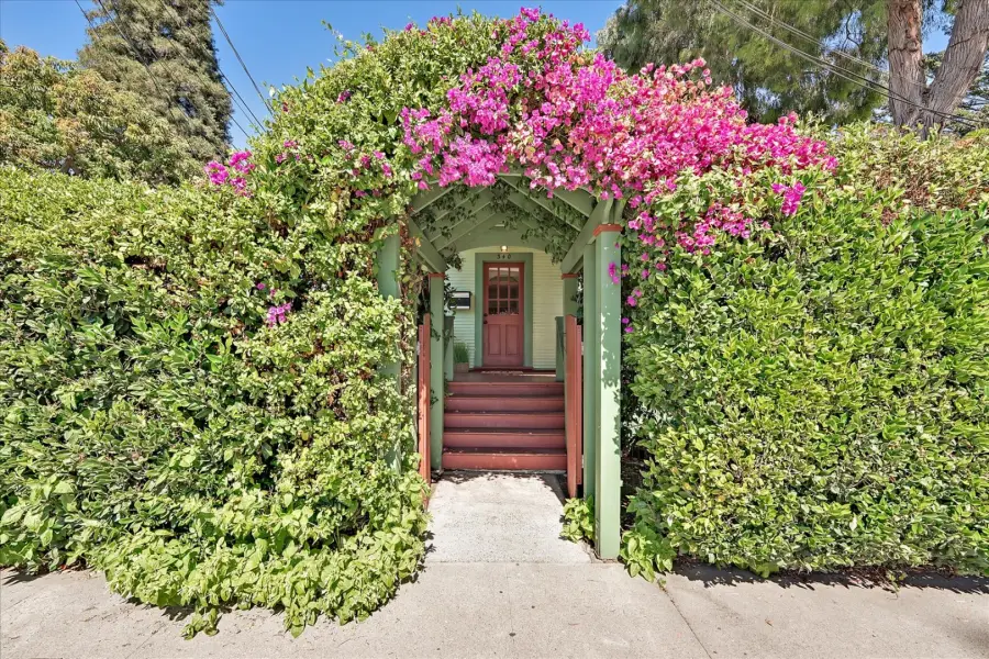 Santa Cruz property